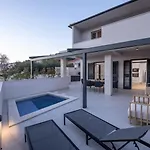 Vierra Hvar With Pool *